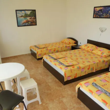 Aхтополис - подсигурено безплатно паркиране 3*